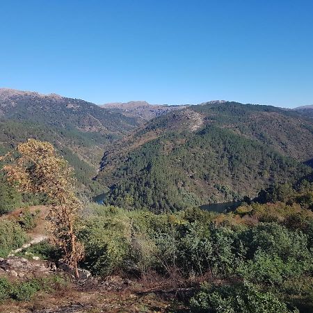Quinta Da Resteva-Chale Do Rio فييرا دو مينهو المظهر الخارجي الصورة